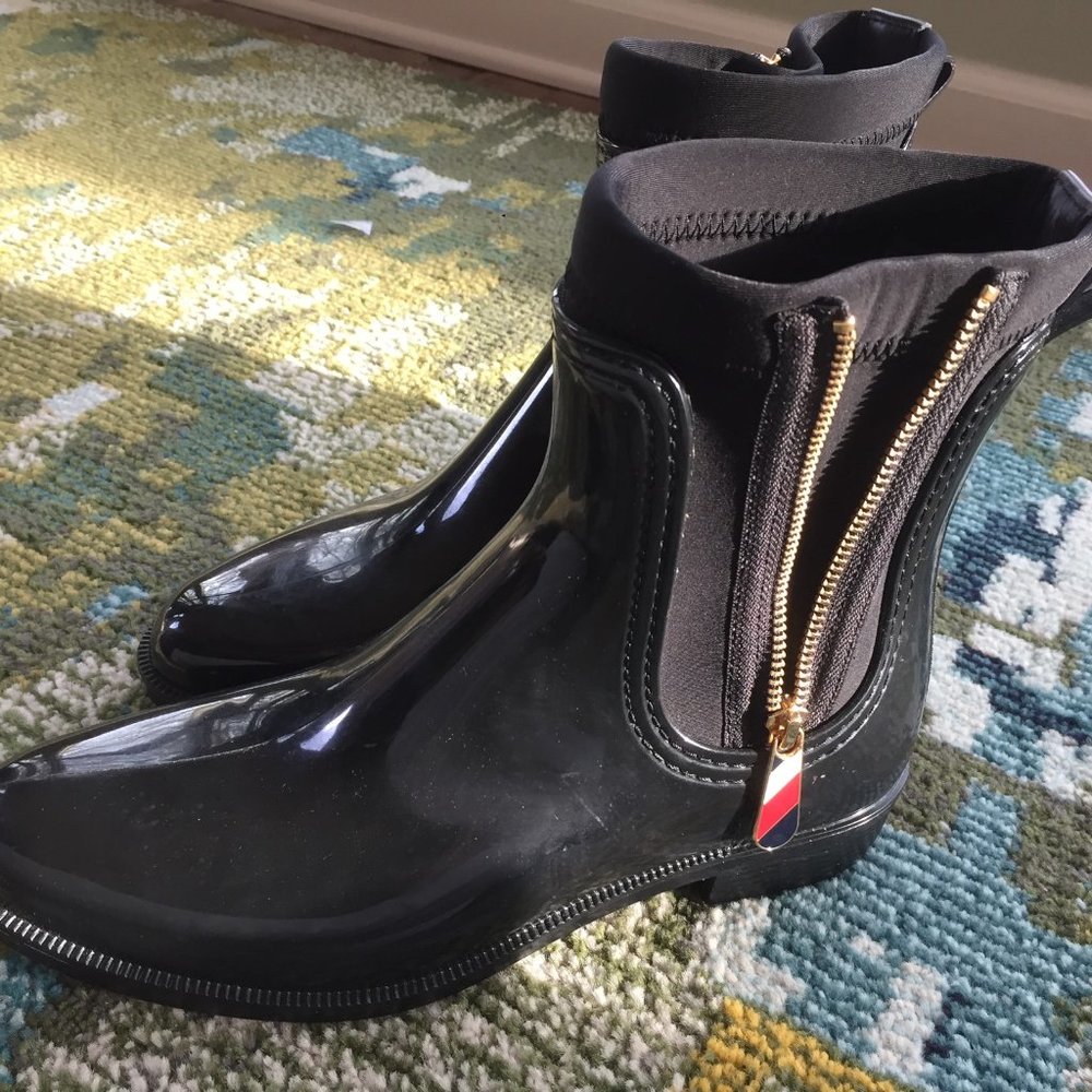 Tommy Hilfiger Rain Boots Size 9